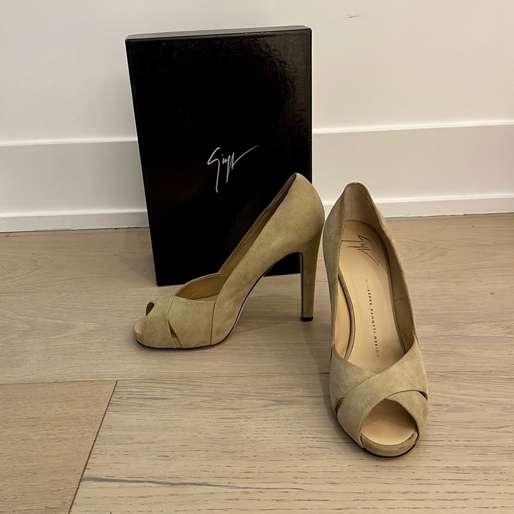 Giuseppe Zanotti suede heels